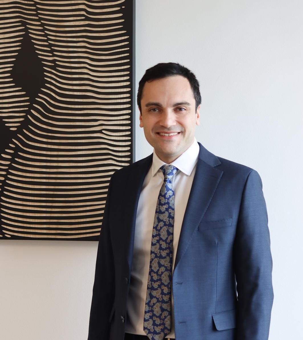 Assoc. Prof. Dr. Ayhan Işık Erdal, breast fat transfer surgeon in Istanbul